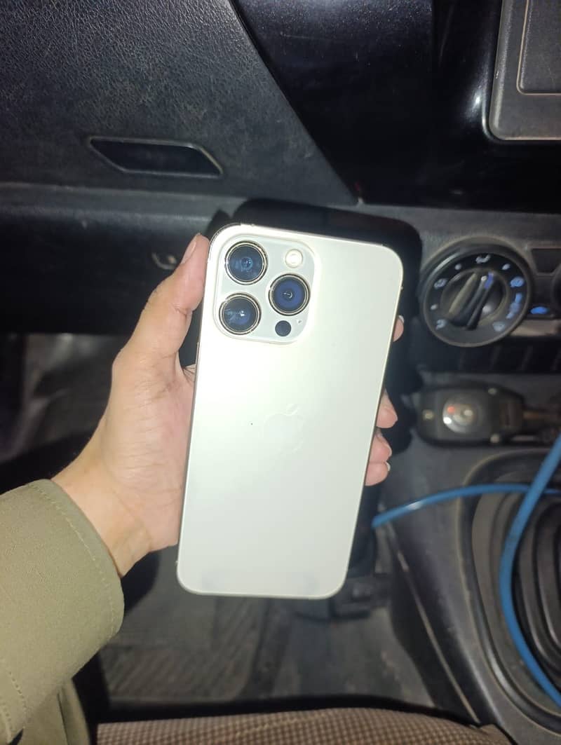 Apple iPhone 14 Pro Max 1
