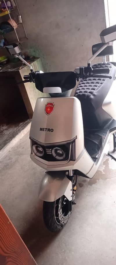 Metro M6 E-Scooty for sell