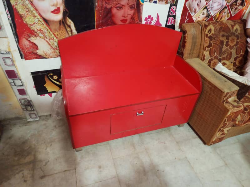 Angle Beati Saloon 4
