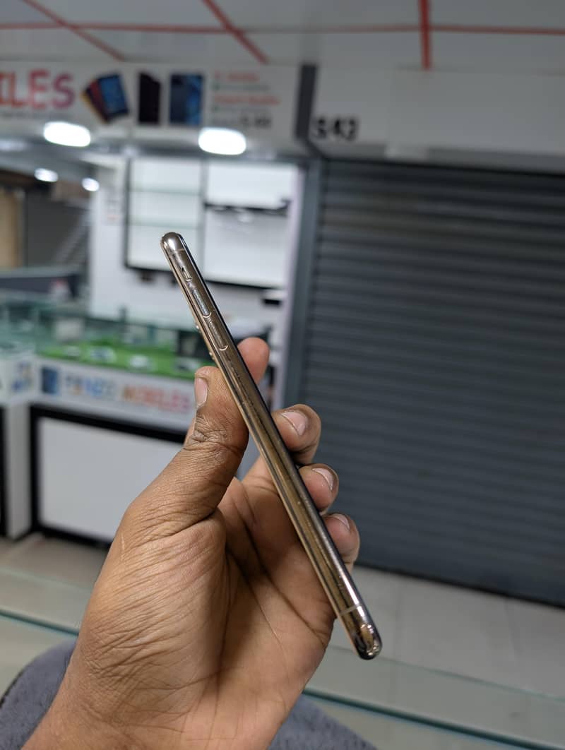 Apple iPhone 11 Pro Max 1