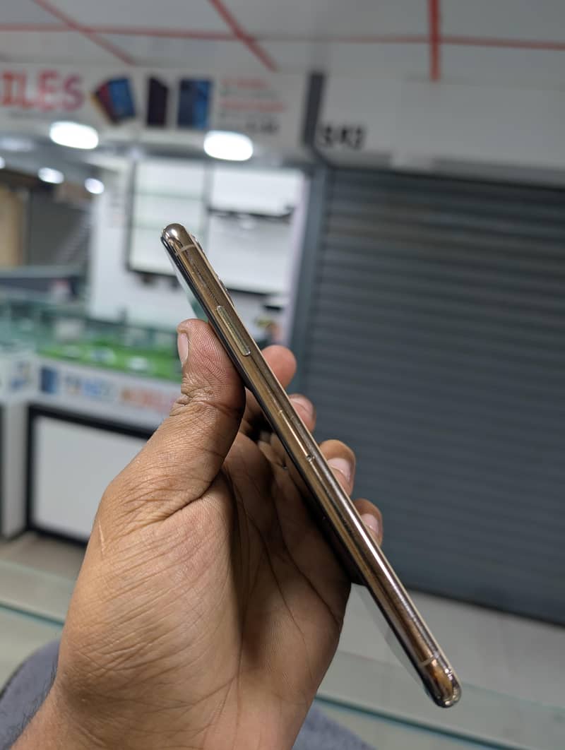 Apple iPhone 11 Pro Max 2
