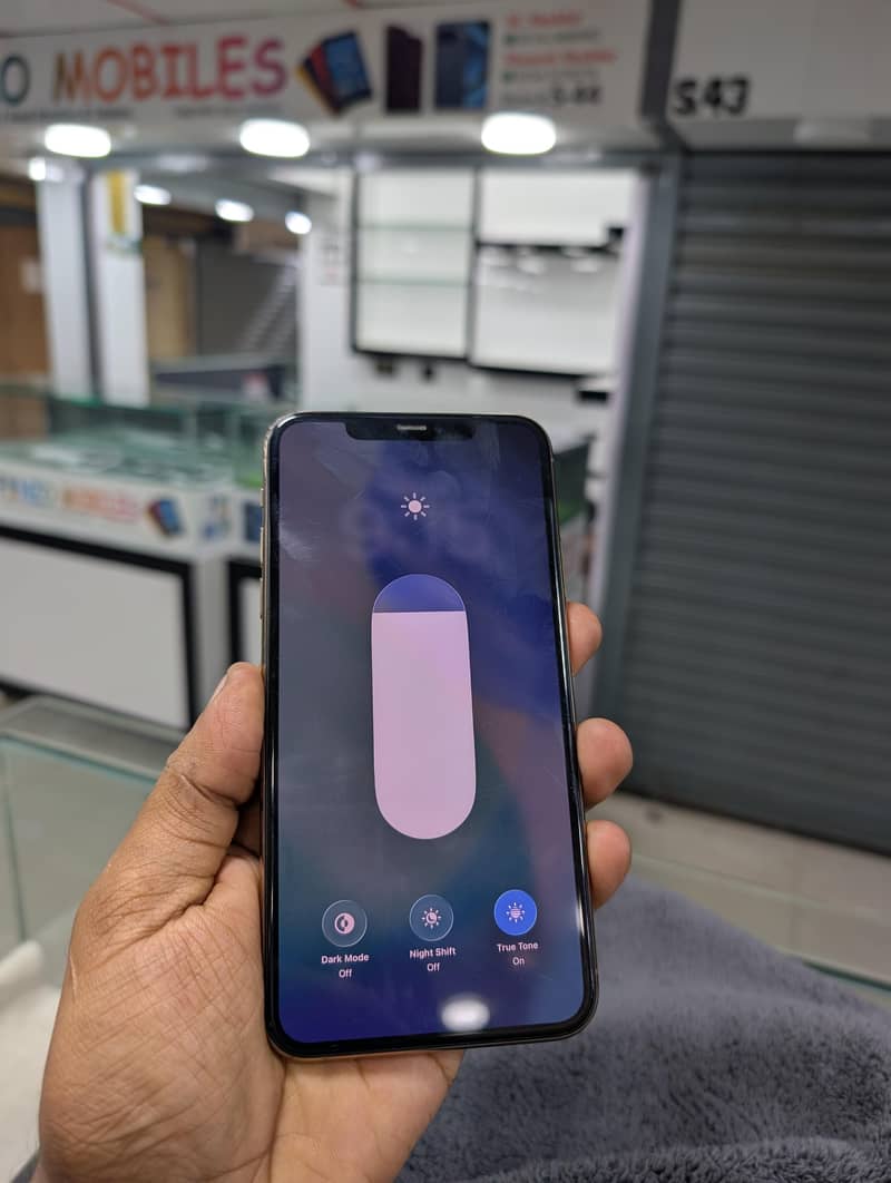 Apple iPhone 11 Pro Max 8