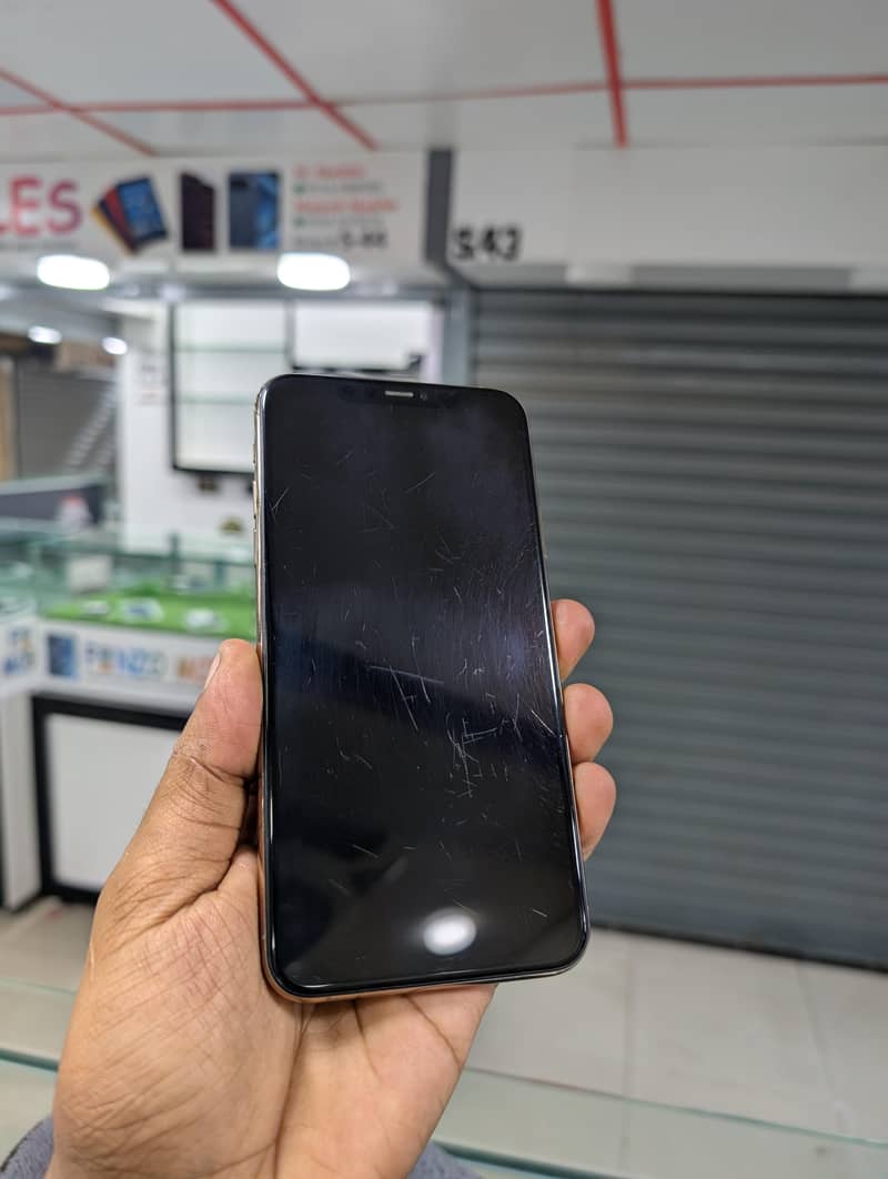 Apple iPhone 11 Pro Max 9