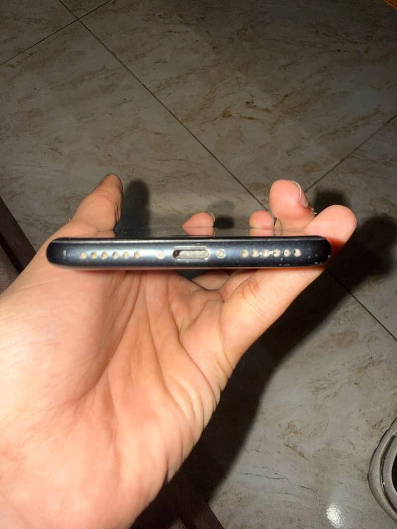 Apple iPhone 7 3