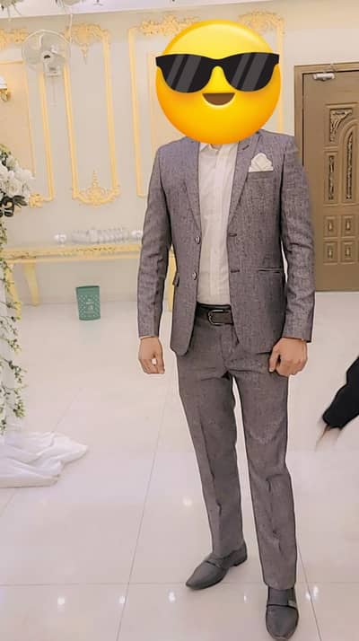 Hy ye 2 pant coat sell k liya h price dono k Laga Raha hu ek sth