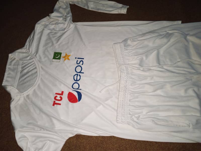 white kit 4