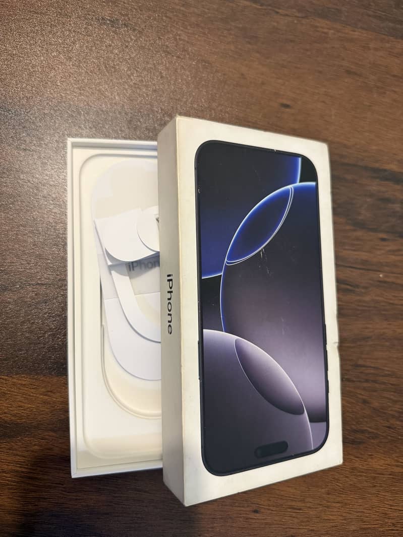 Apple iPhone 16 Pro Max 4