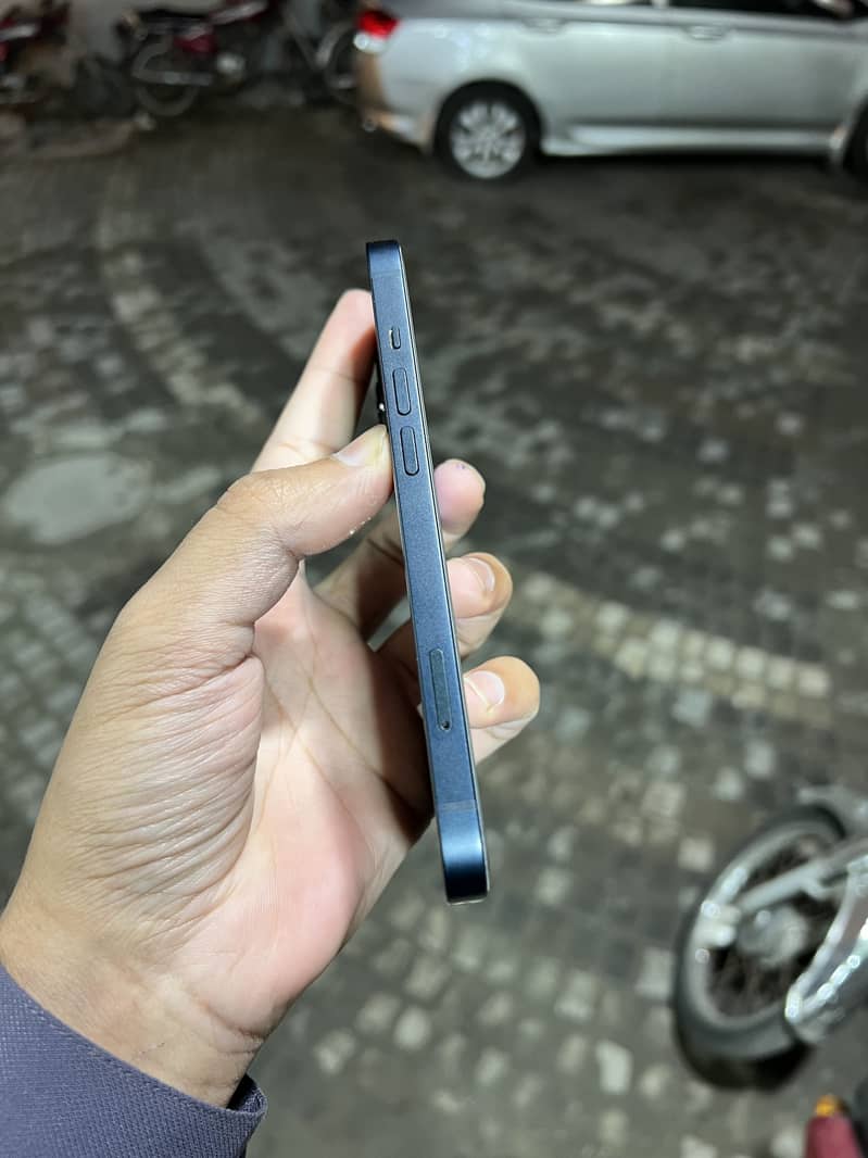 Apple iPhone 13 4