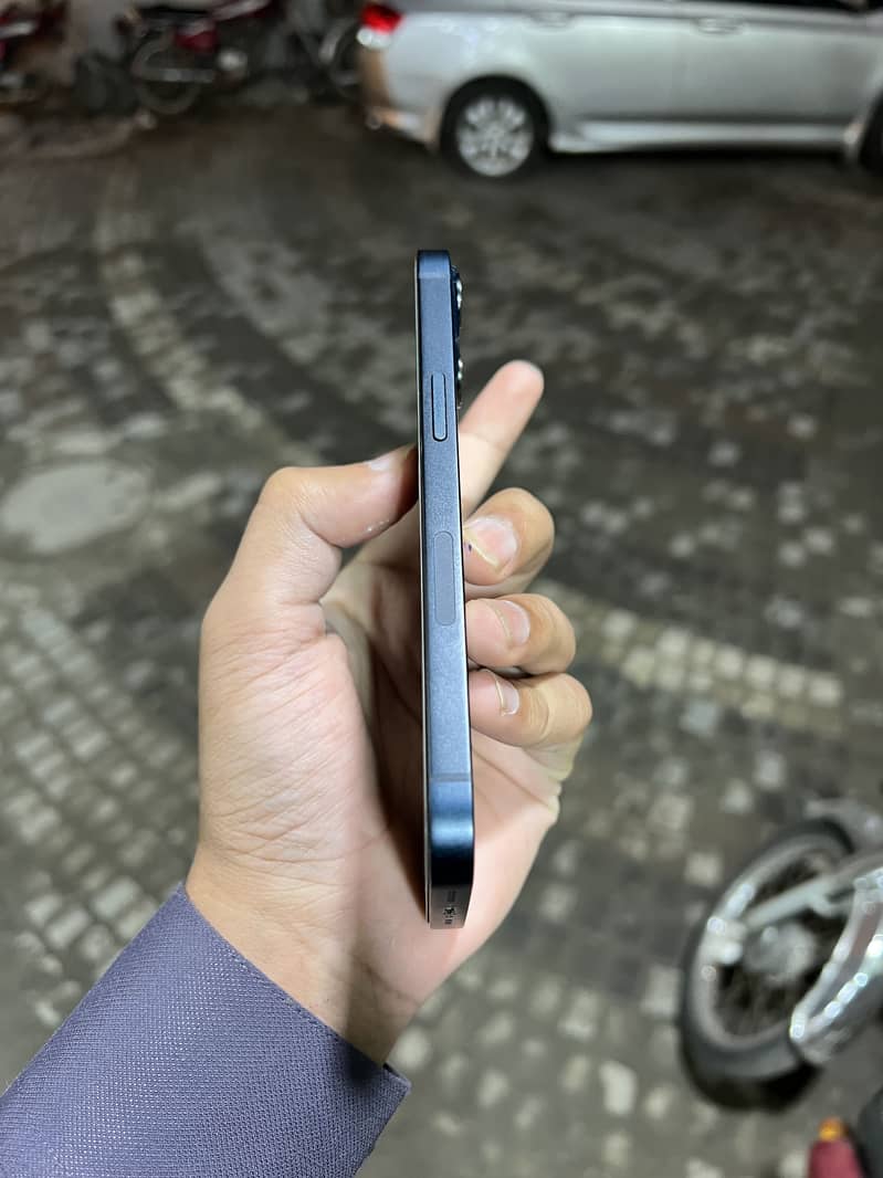 Apple iPhone 13 6