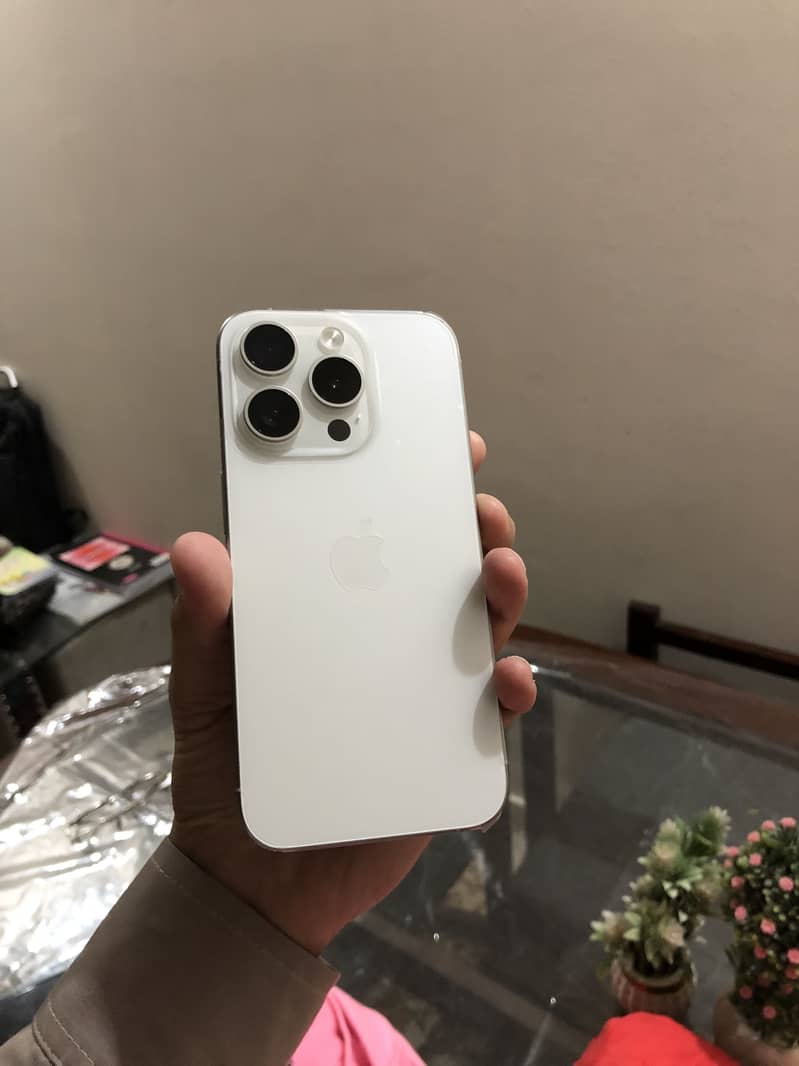 Apple iPhone 15 Pro 0