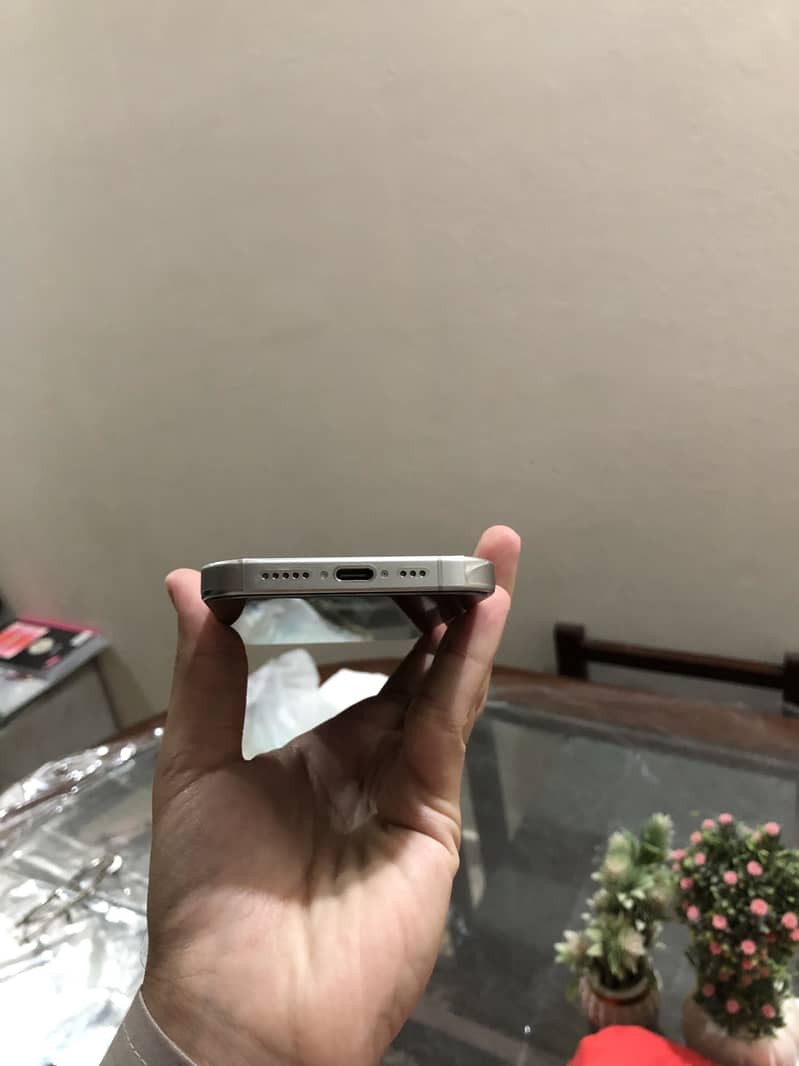 Apple iPhone 15 Pro 1
