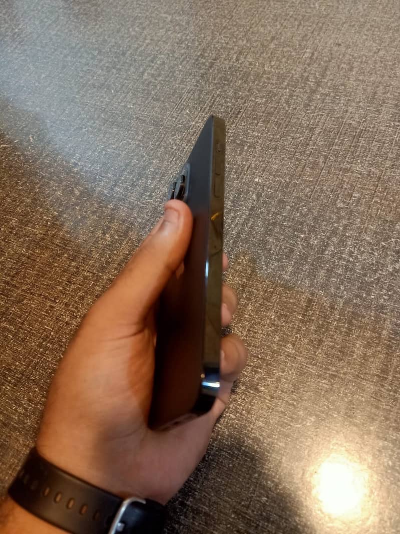 Apple iPhone 14 Pro Max 4