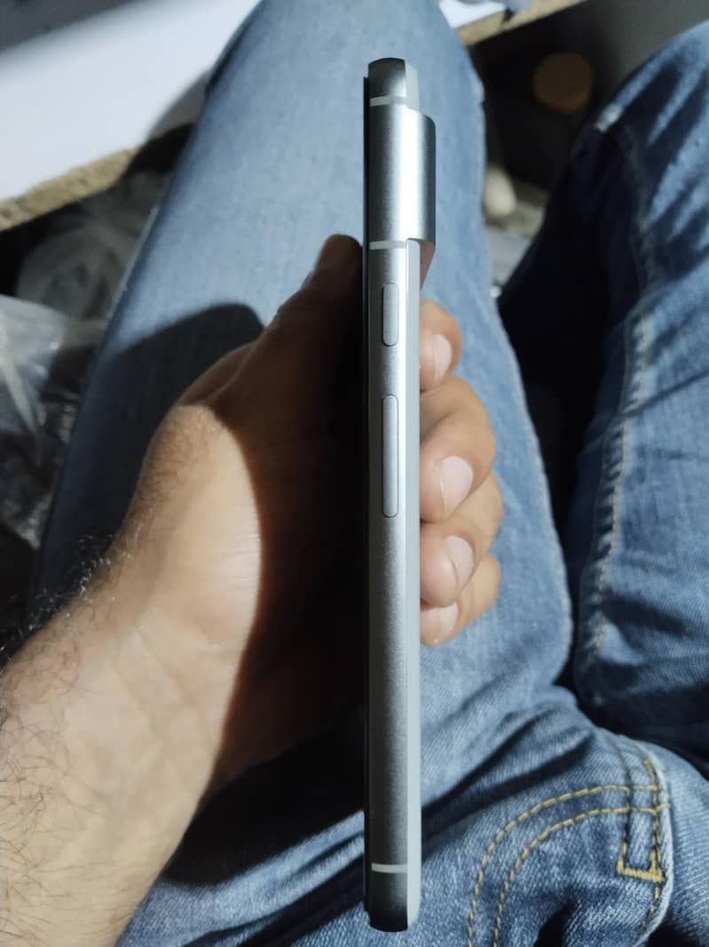Google Pixel 8 4