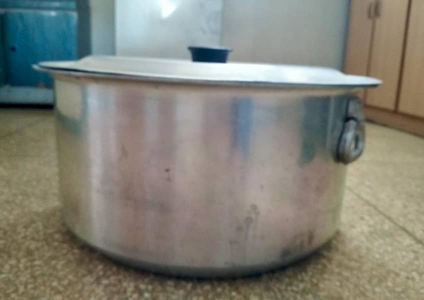 Large Heavy Cooking Pot 2