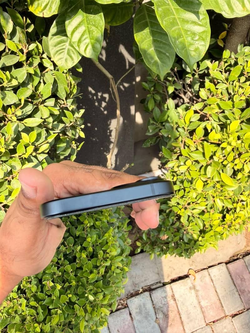 Apple iPhone 15 4