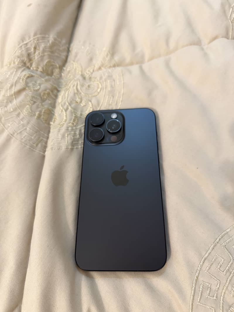 Apple iPhone 15 Pro Max 4