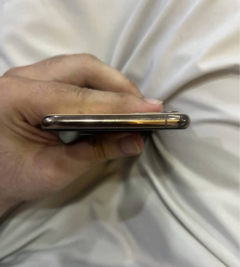 Apple iPhone 11 3