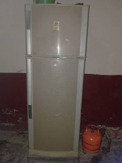 dawlance fridge hai full size no repair only company pack