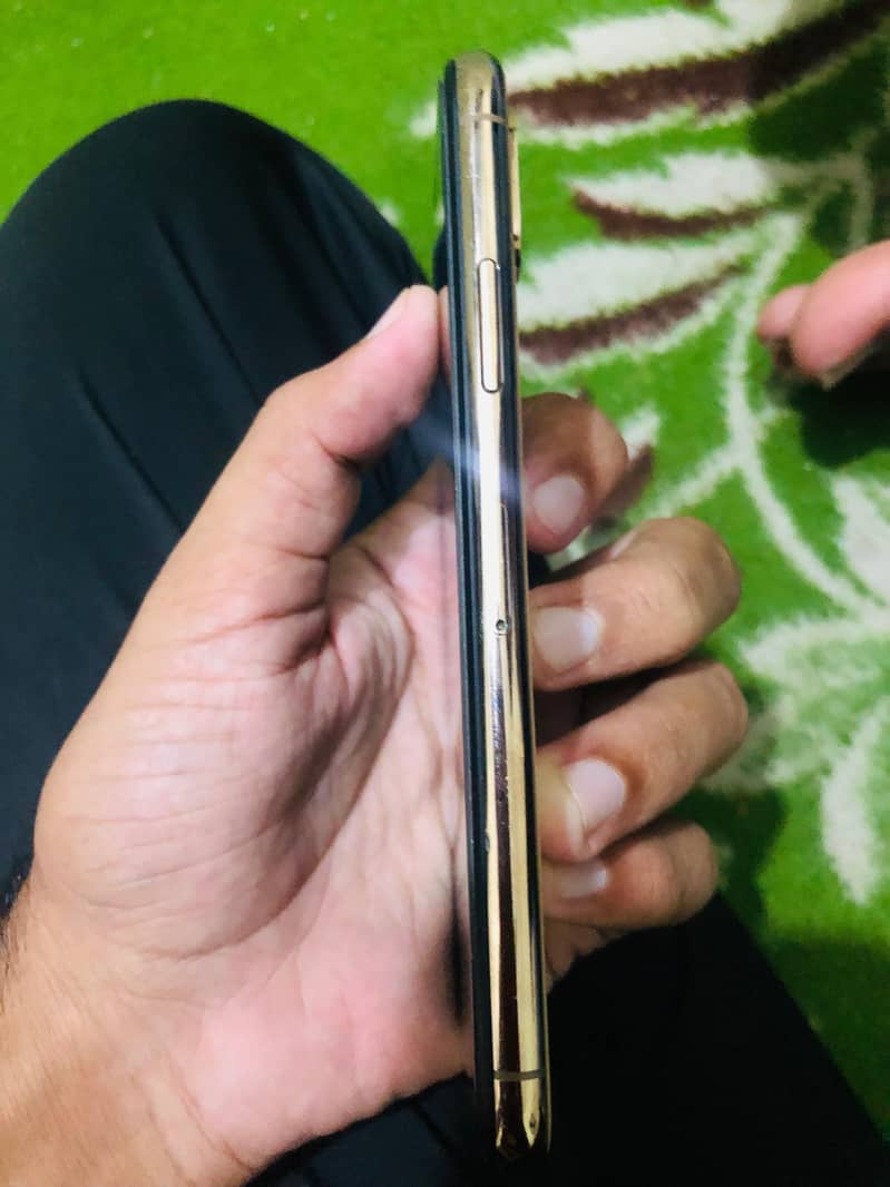 Apple iPhone XS 5