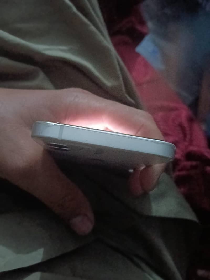Apple iPhone 12 1