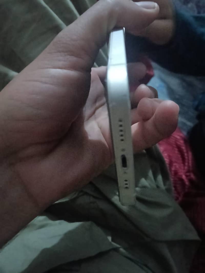 Apple iPhone 12 3