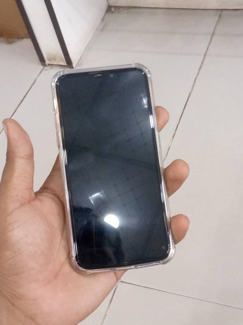 Apple iPhone XS 1