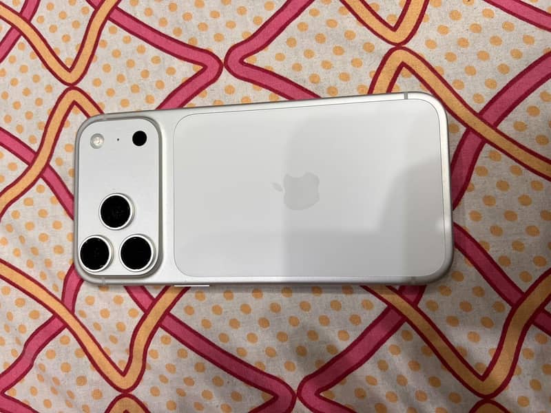 Apple iPhone 17 Pro Max 3