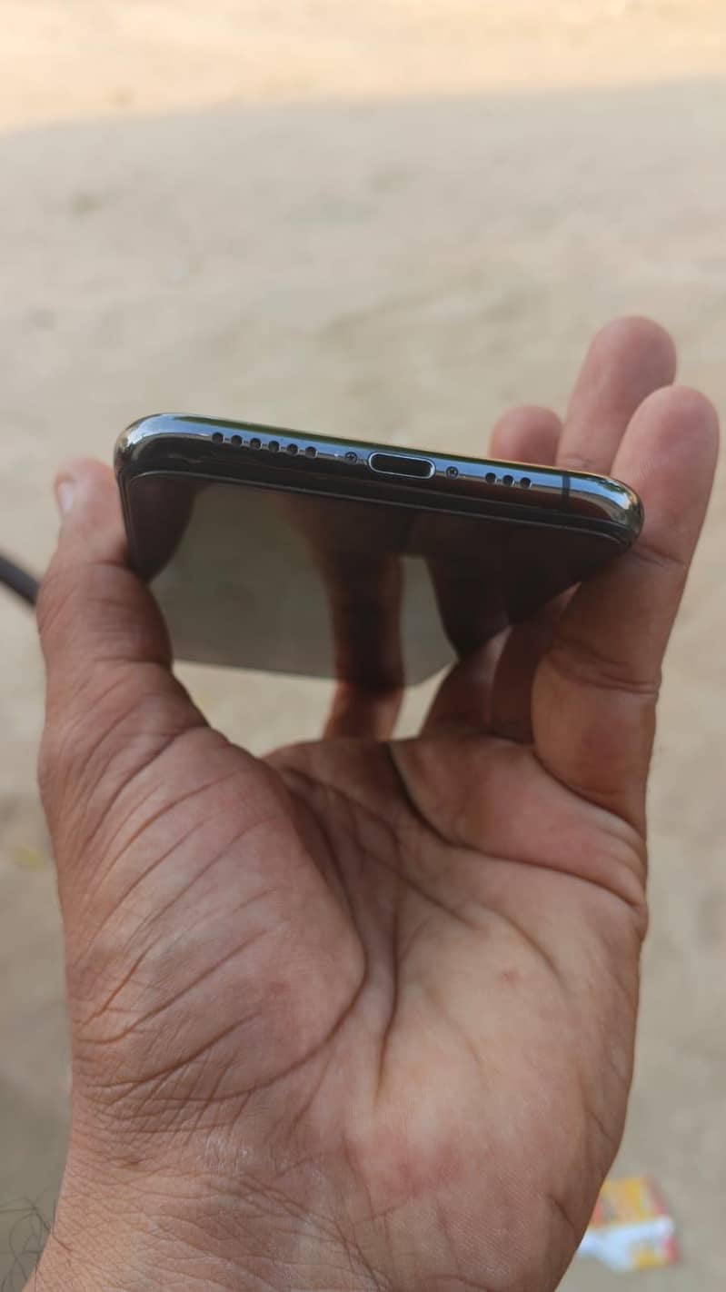 Apple iPhone XS 6