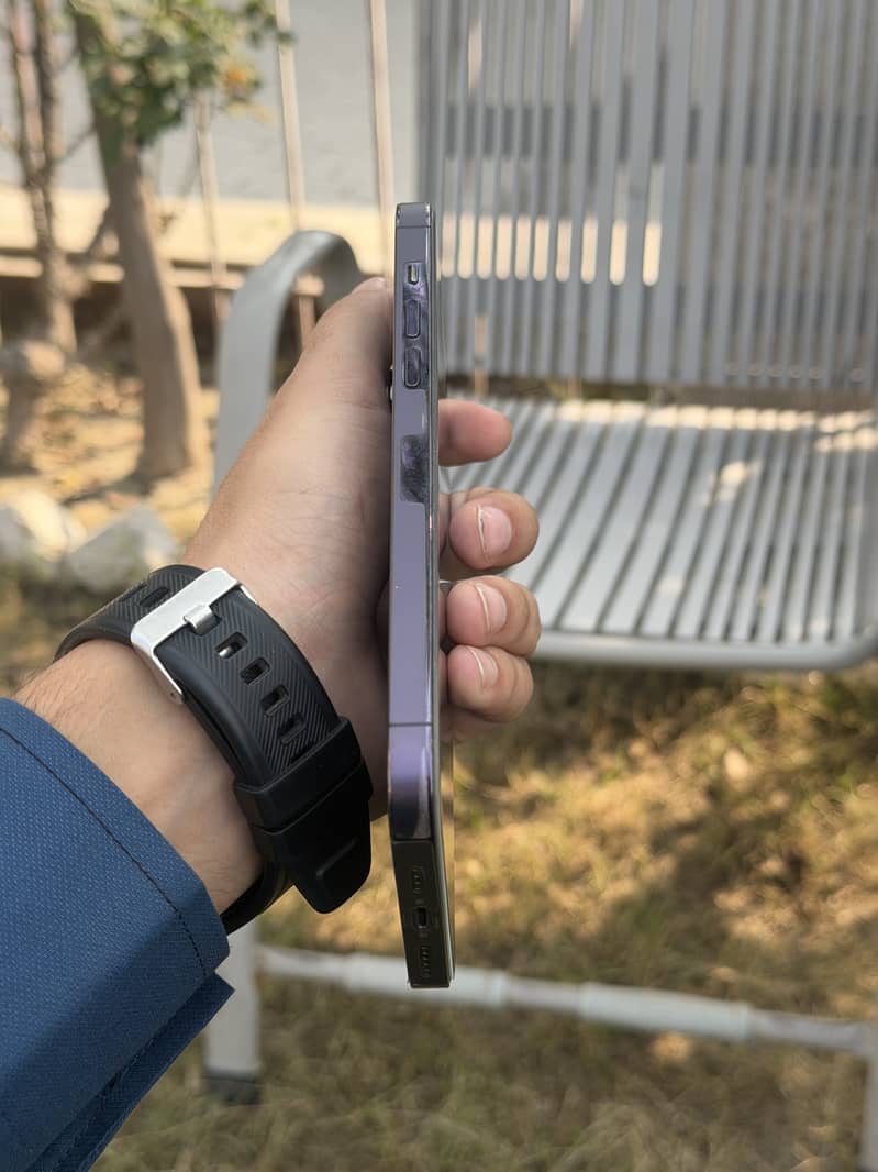 Apple iPhone 14 Pro Max 1