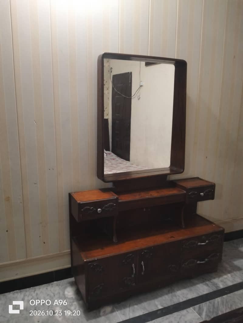 used dressing table 0