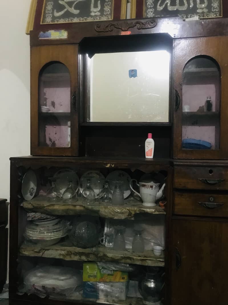 Showcase and Dressing 1