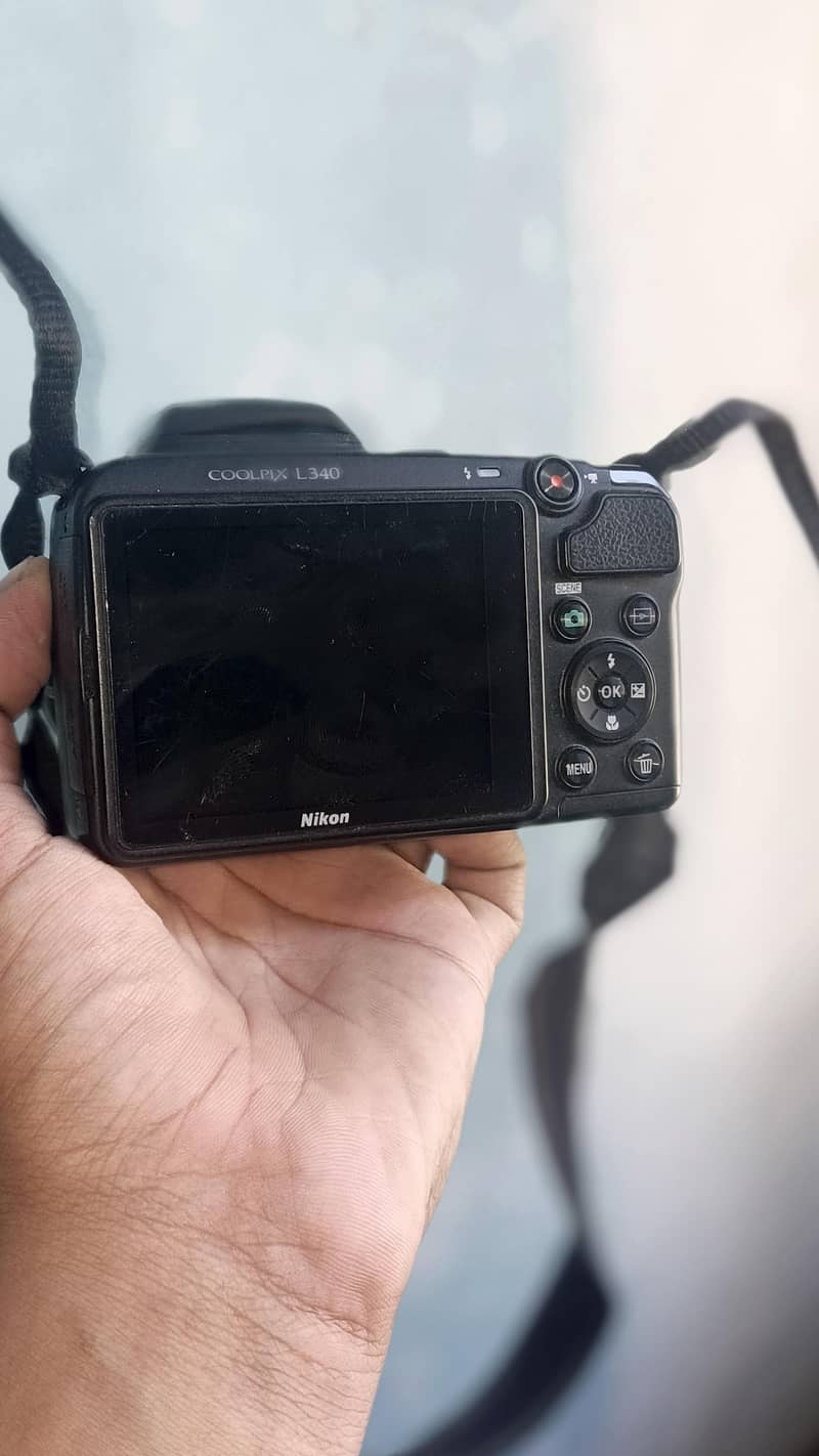 Nikon Camera L340 1