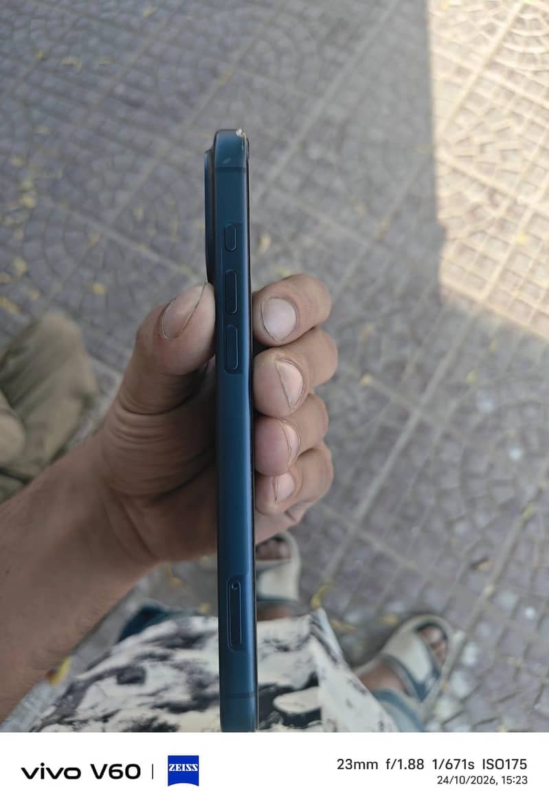 Apple iPhone 17 Pro Max 4