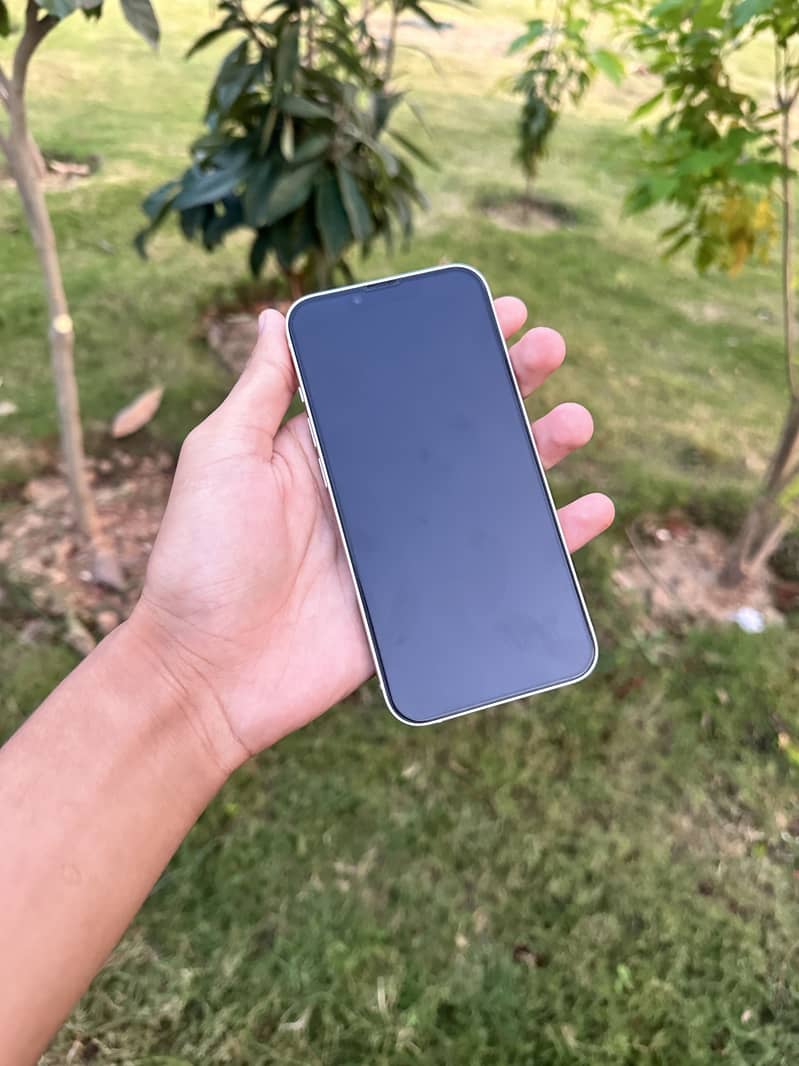 Apple iPhone 14 3