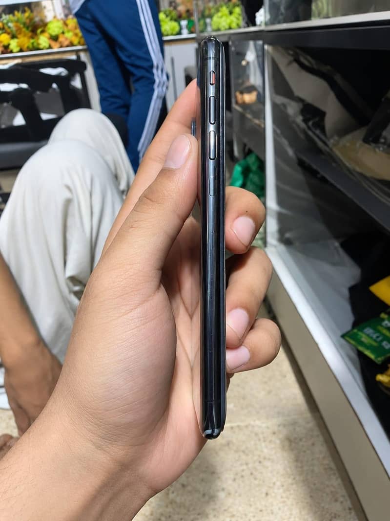 Apple iPhone X 3