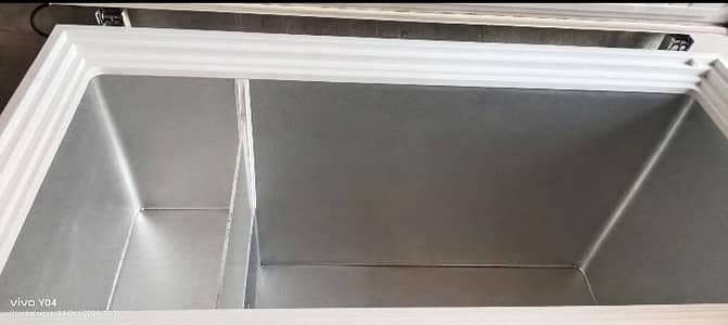 Single Door Chest Freezer.