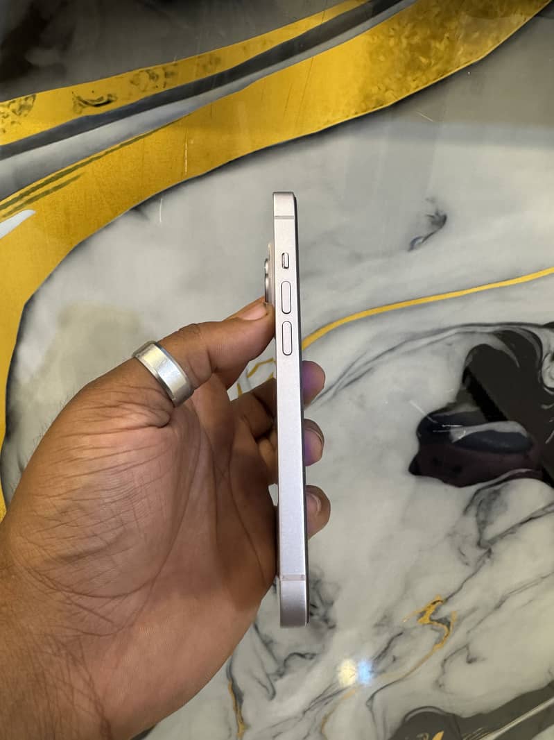 Apple iPhone 14 3