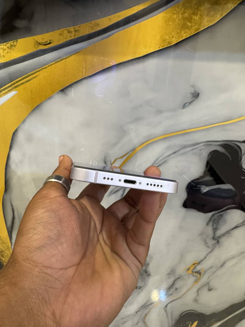 Apple iPhone 14 4