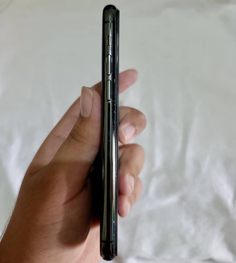 Apple iPhone 11 Pro 1
