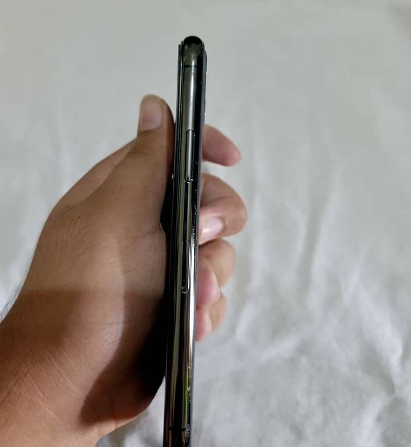 Apple iPhone 11 Pro 3