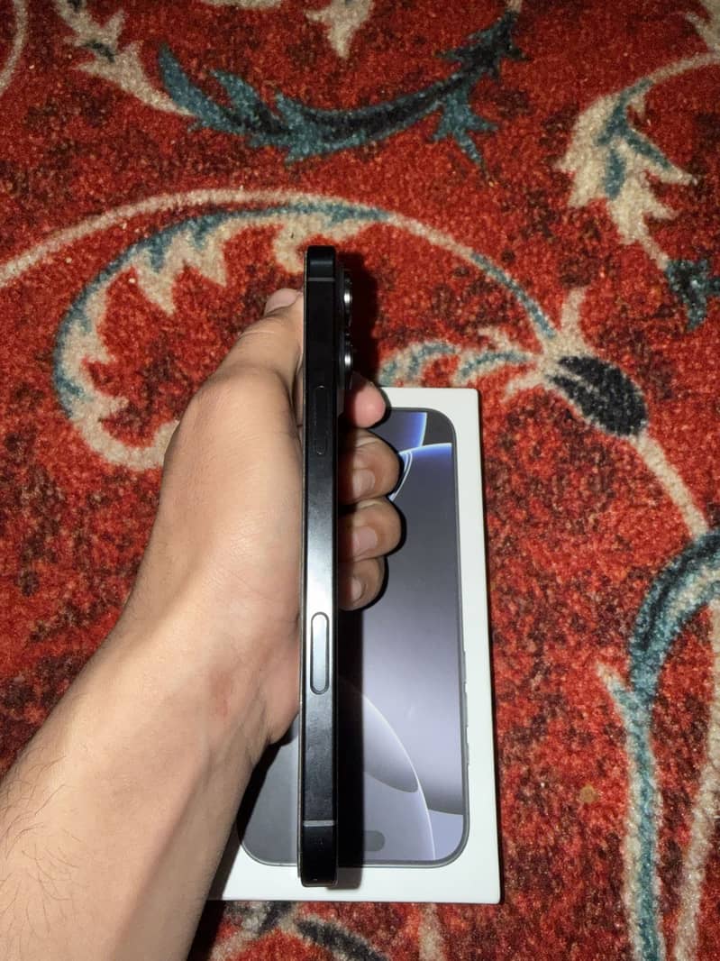 Apple iPhone 16 Pro Max 3