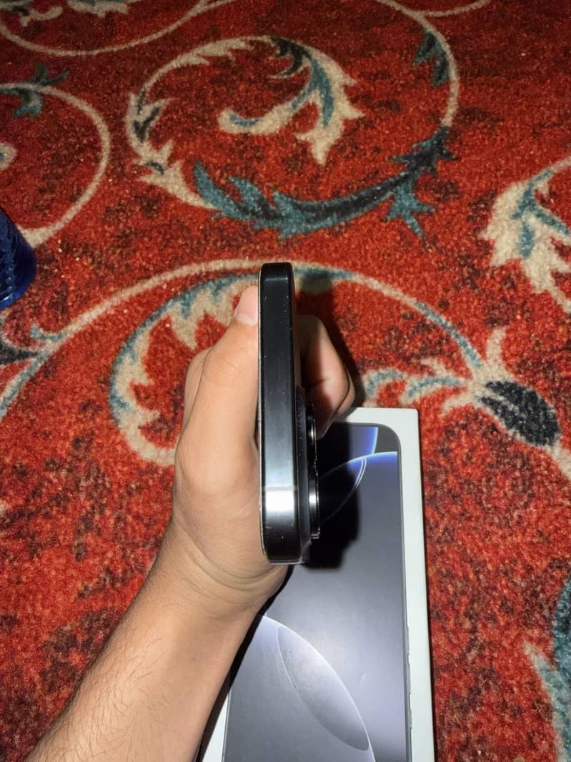 Apple iPhone 16 Pro Max 8