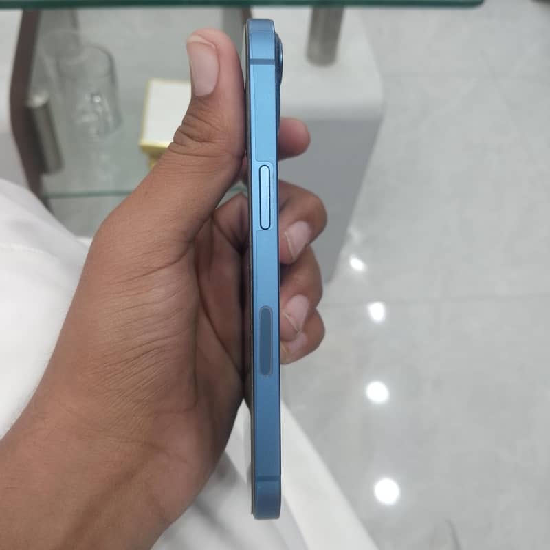 Apple iPhone 13 1