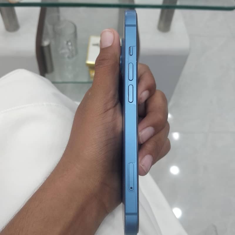 Apple iPhone 13 2