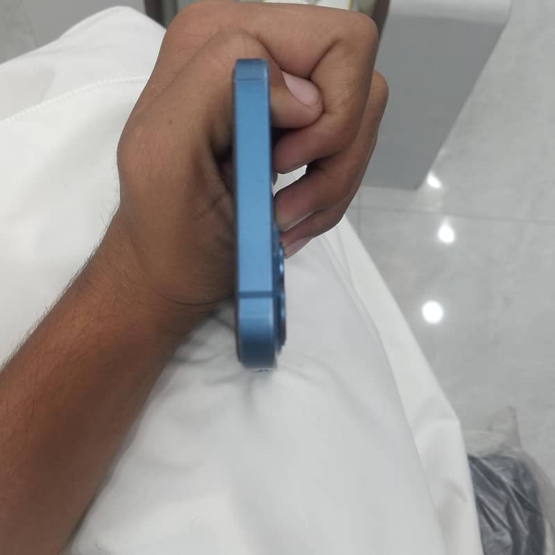 Apple iPhone 13 4