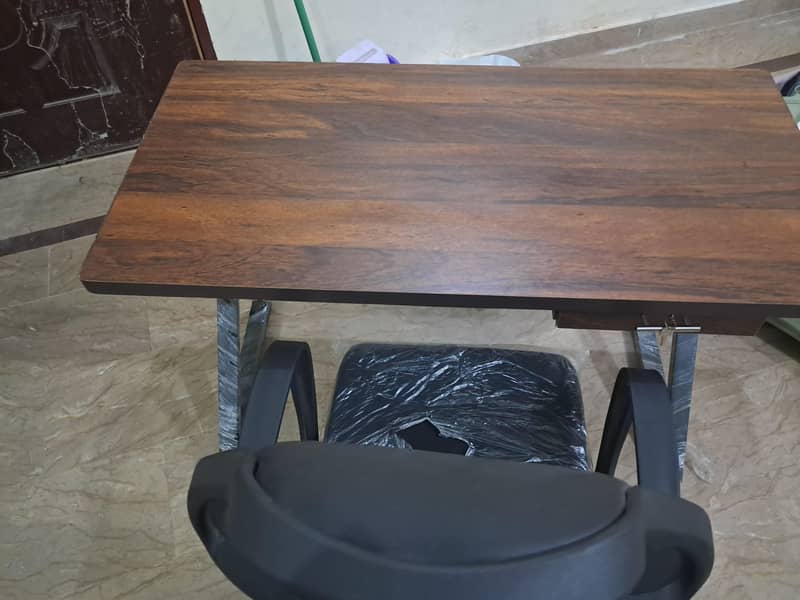office table and chair, workstation, 1