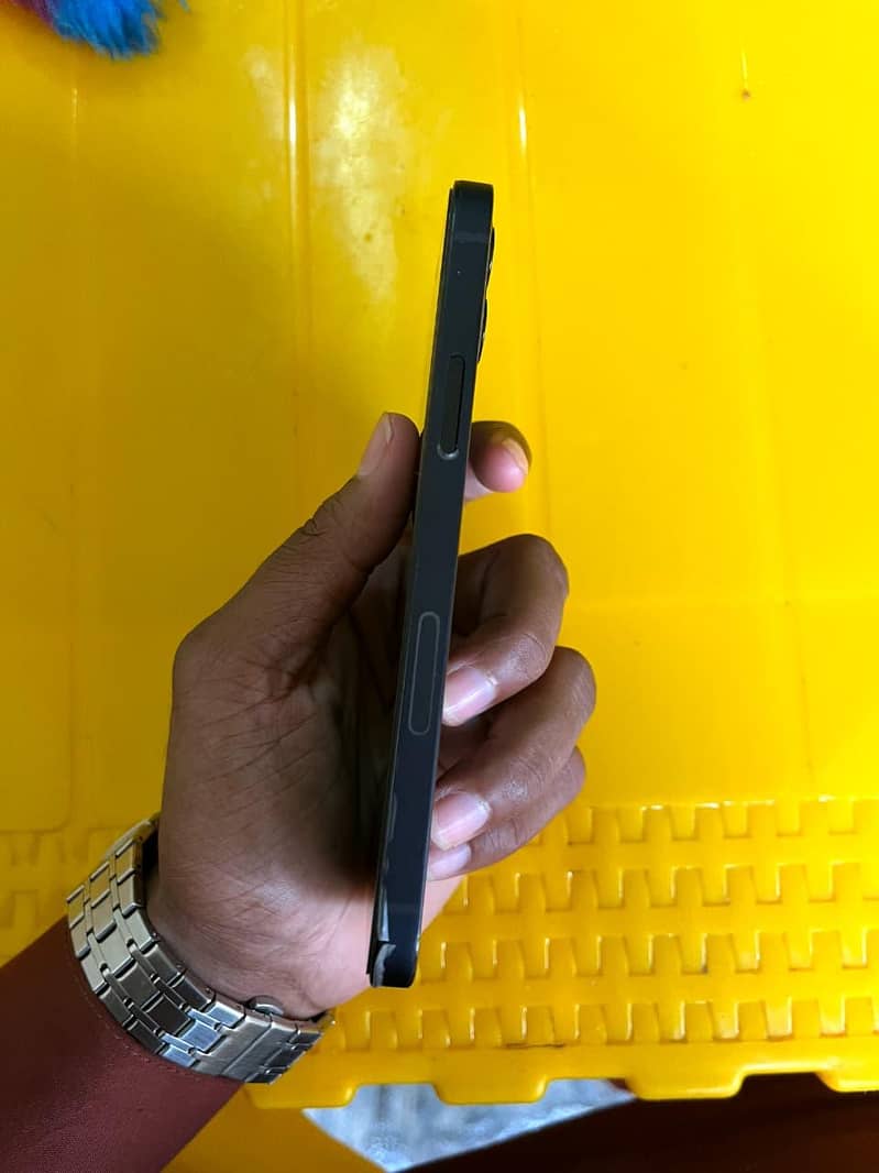 Apple iPhone 12 3