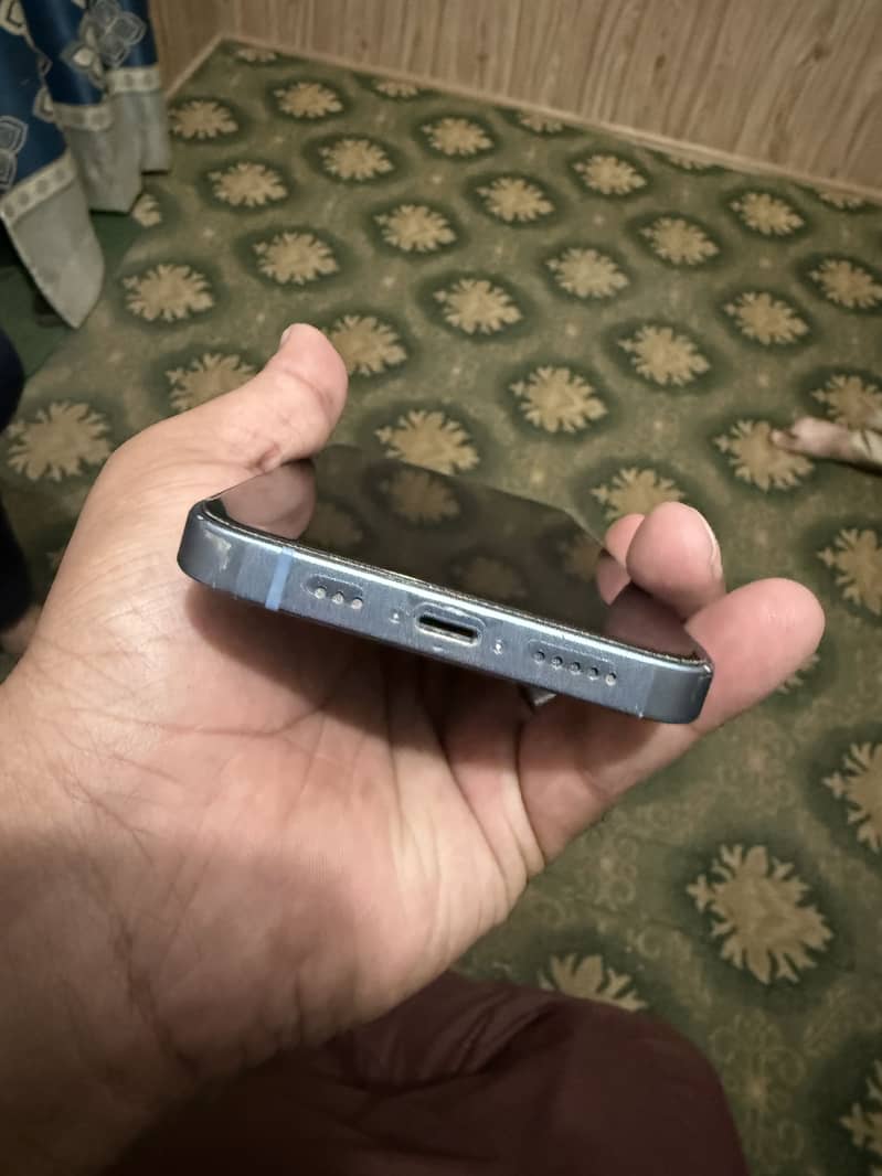 Apple iPhone 14 3