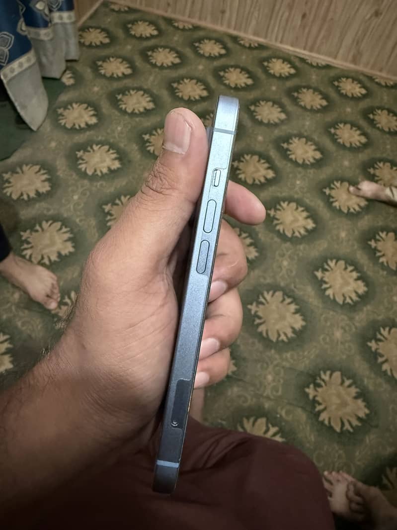 Apple iPhone 14 4