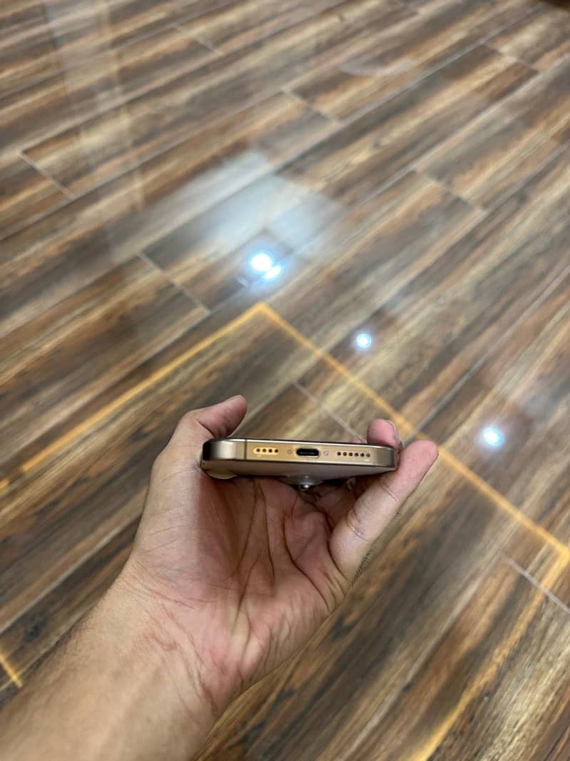 Iphone 16 pro max 4